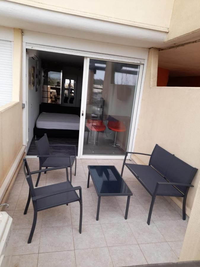Nid Douillet Dans Les Coursives Du Village Naturiste Du Cap D Agde Zewnętrze zdjęcie