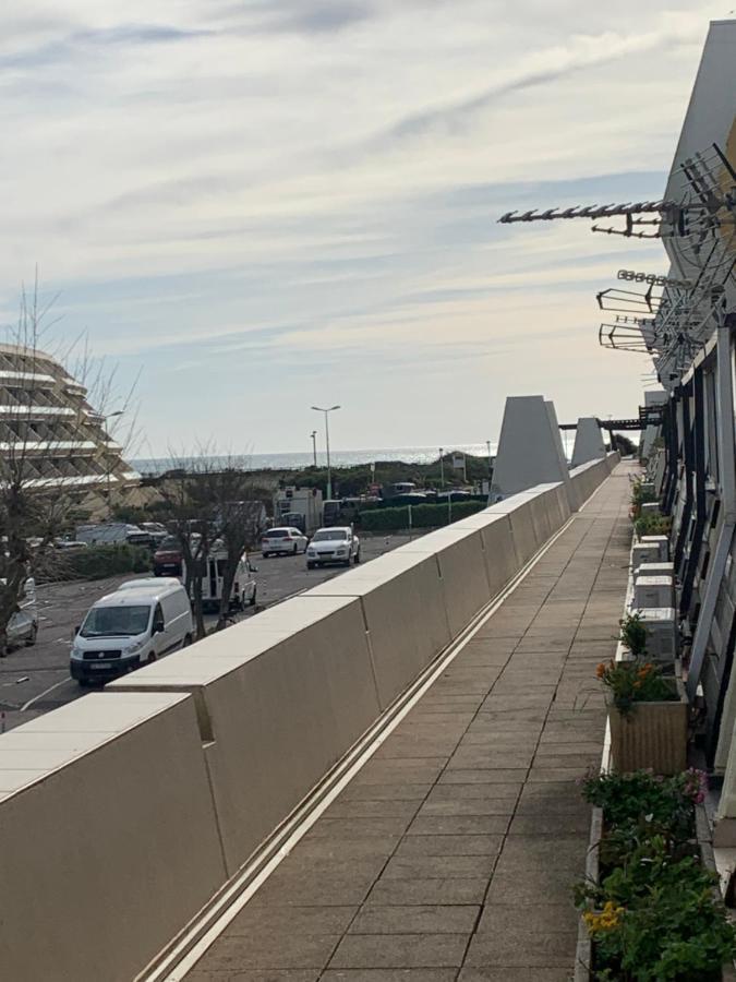 Nid Douillet Dans Les Coursives Du Village Naturiste Du Cap D Agde Zewnętrze zdjęcie