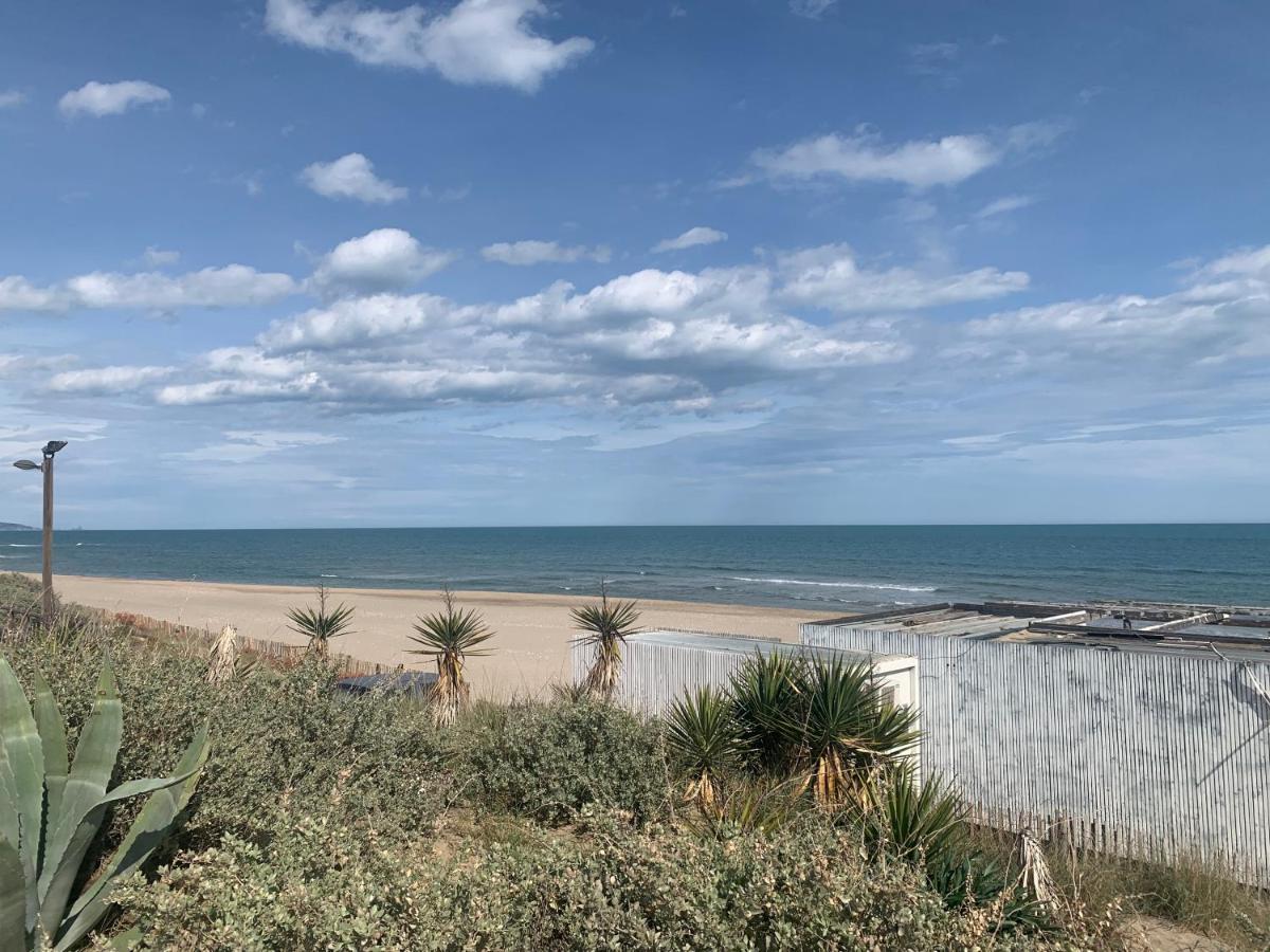 Nid Douillet Dans Les Coursives Du Village Naturiste Du Cap D Agde Zewnętrze zdjęcie